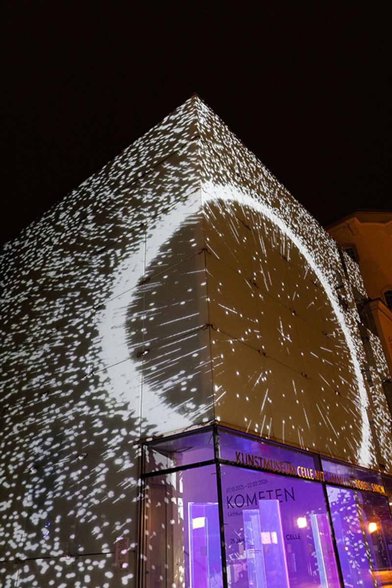 Projektion von Philipp Geist auf den Kubus des Kunstmuseum Celle